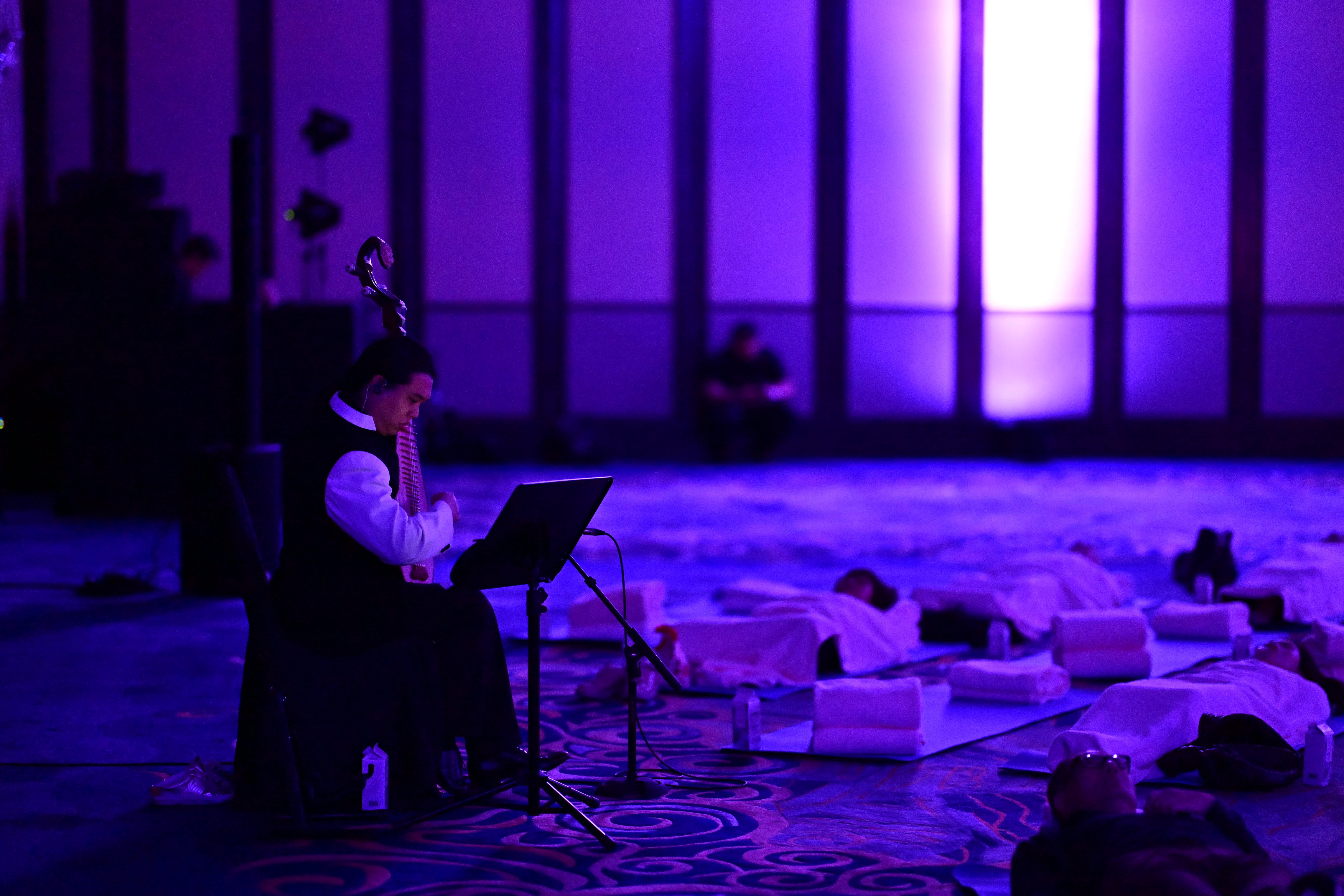Audiences relaxing while listening to Chinese traditional instruments